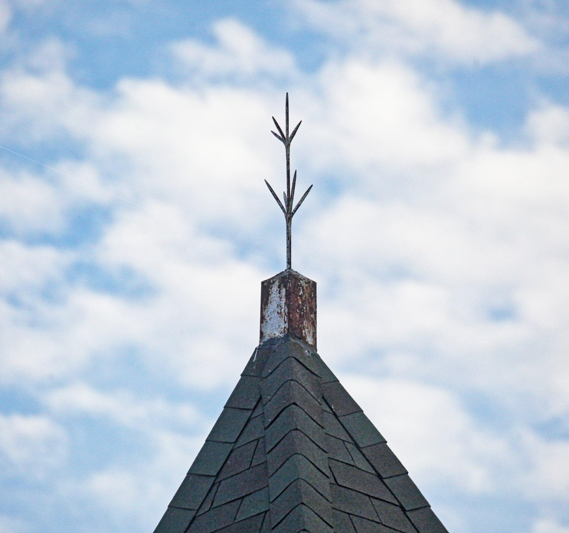 Rooftop lighting rod