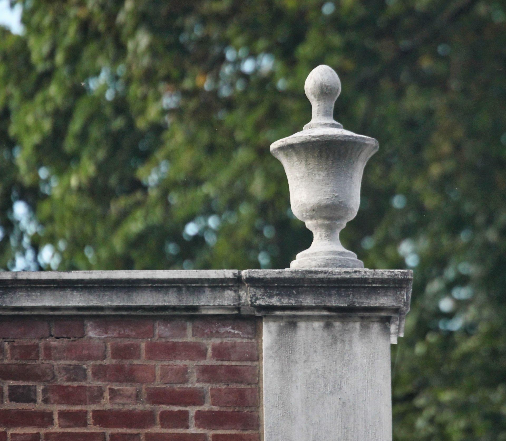 Rooftops. Urn 3