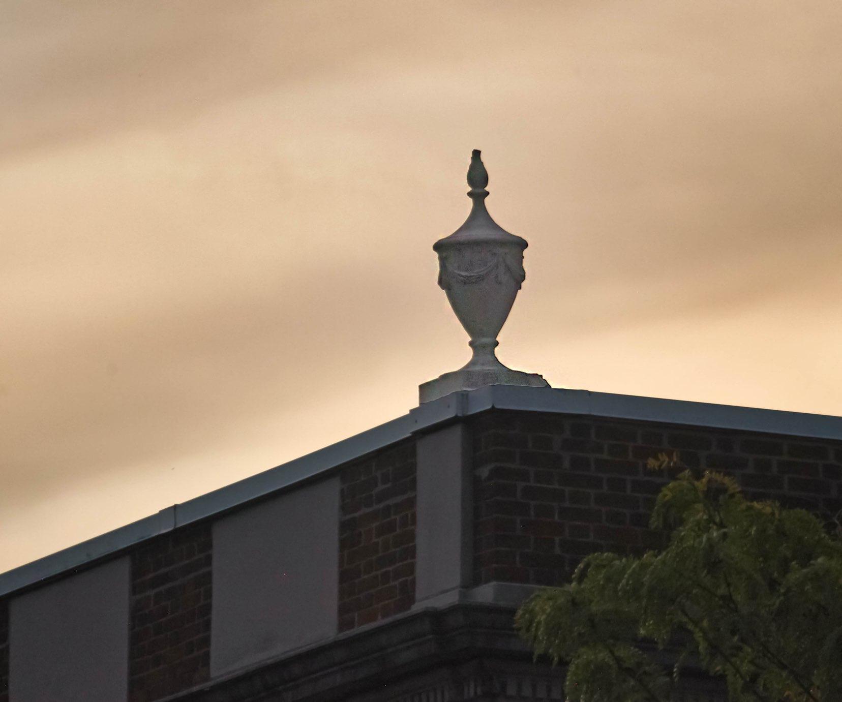 Rooftops. Urn early classical