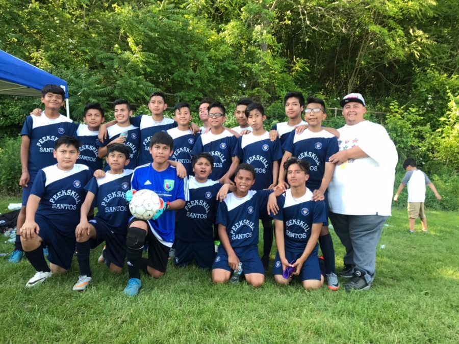 Wilmer Cango, bottom row, second from left, when he played for the Santos soccer team in 2017. 