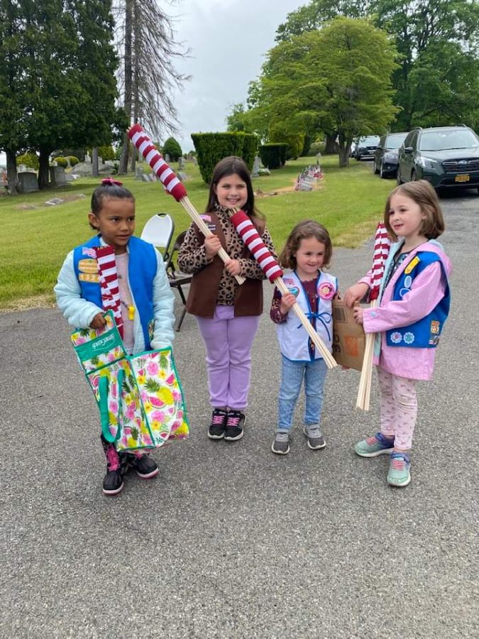 Members+of+the+West+Lakeland+Girl+Scouts+from+left%2C+Daisy+Ava+Martinez%2C+Brownie+Anna+Kucher%2C+Sprout+Athena+Dalessandro+and+Daisy+Astrid+Dalessandro+put+out+flags+at+cemetery+on+Saturday.+%28Photo+by+Kelly+Sorrentino%29+