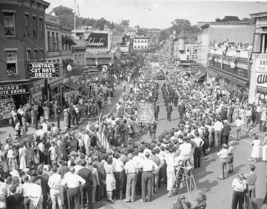 The+first+Fourth+of+July+parade+under+the+banner+of+the+newly+created+Peekskill+City+Charter+in+1940.+%28Photo+courtesy+of+Frank+Goderre%29