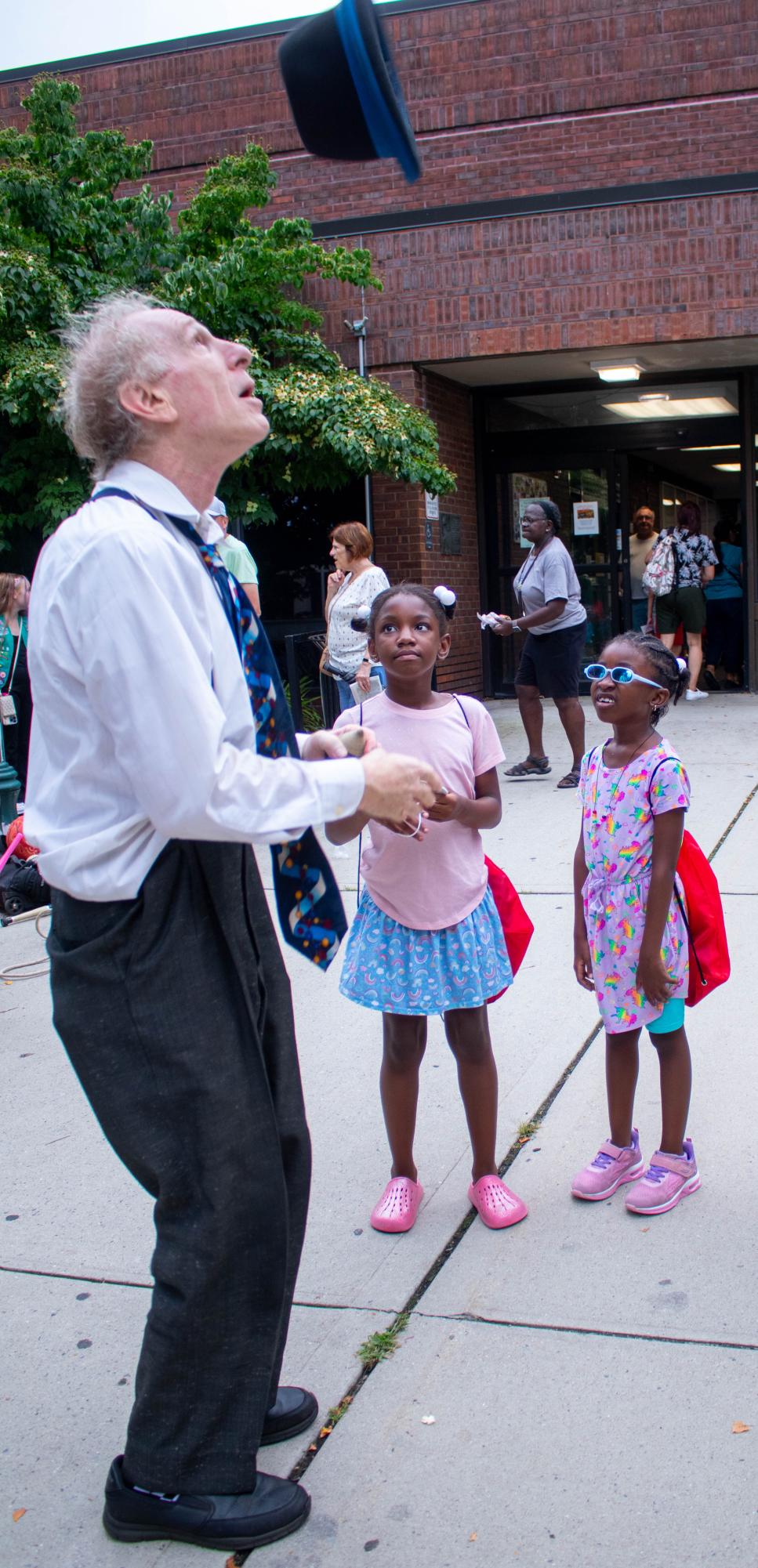 Jugglers and games at National Night Out