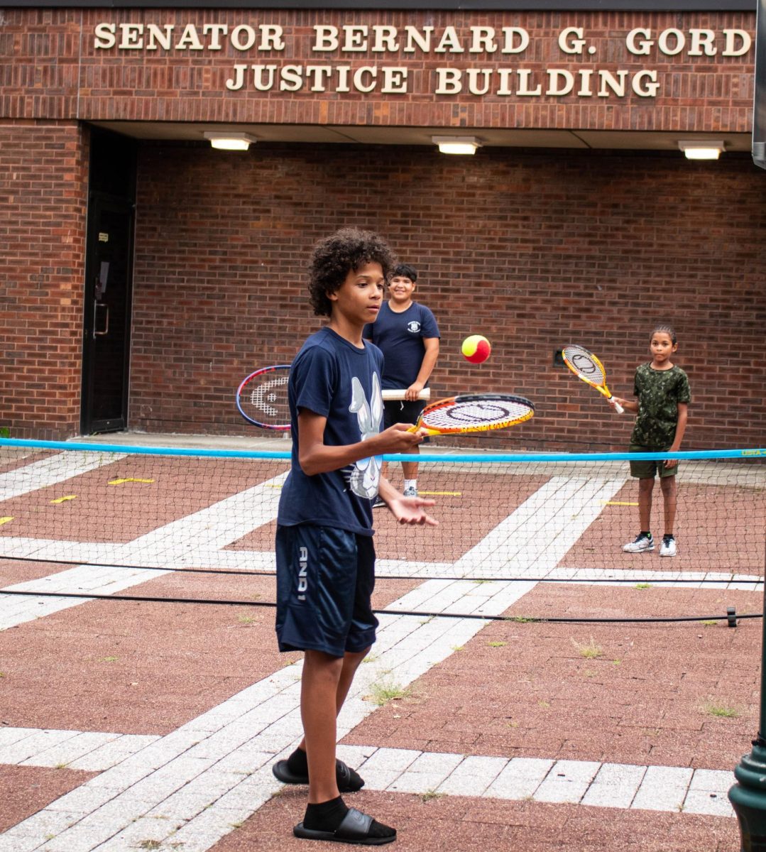 Jugglers and games at National Night Out