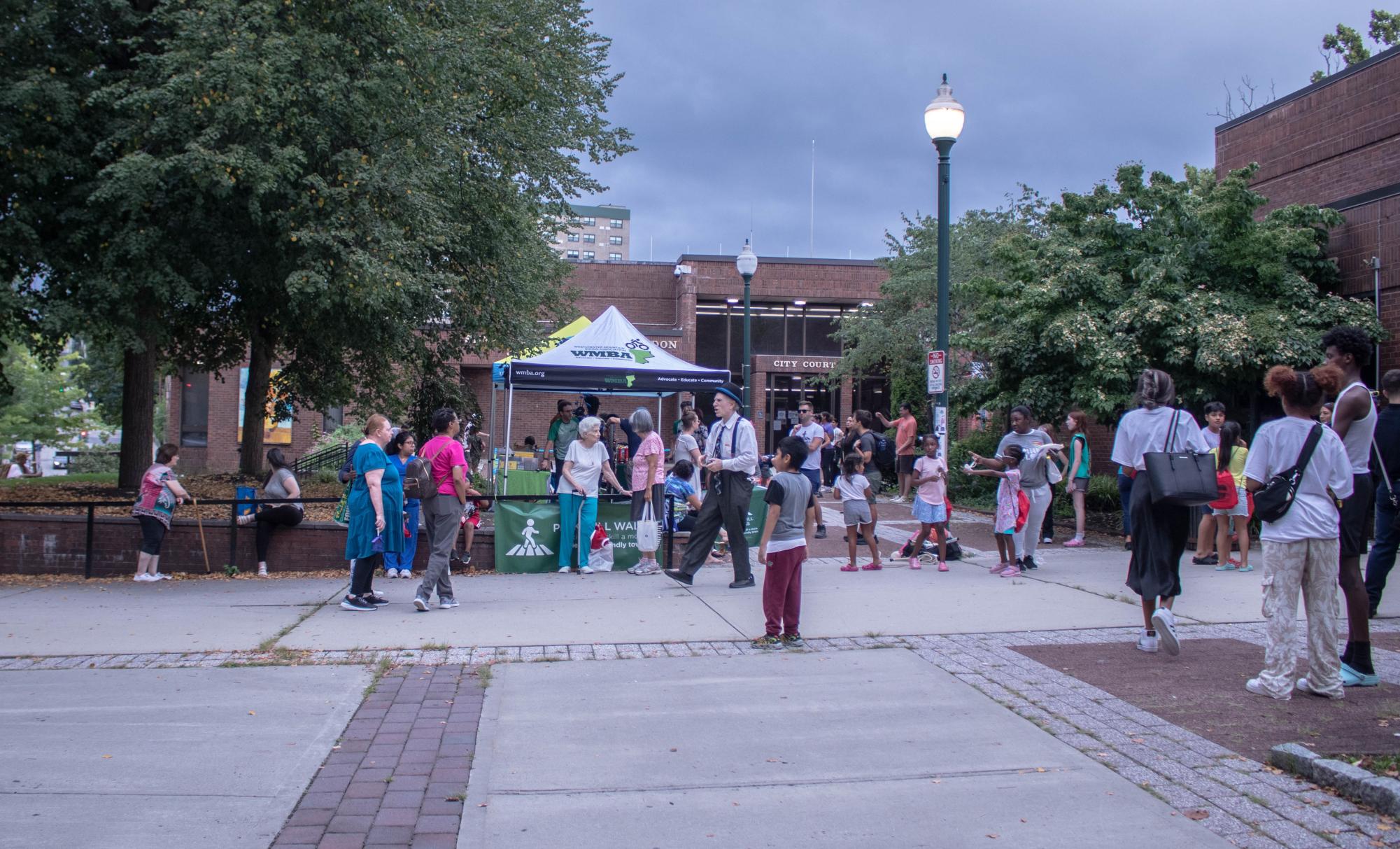 Jugglers and games at National Night Out