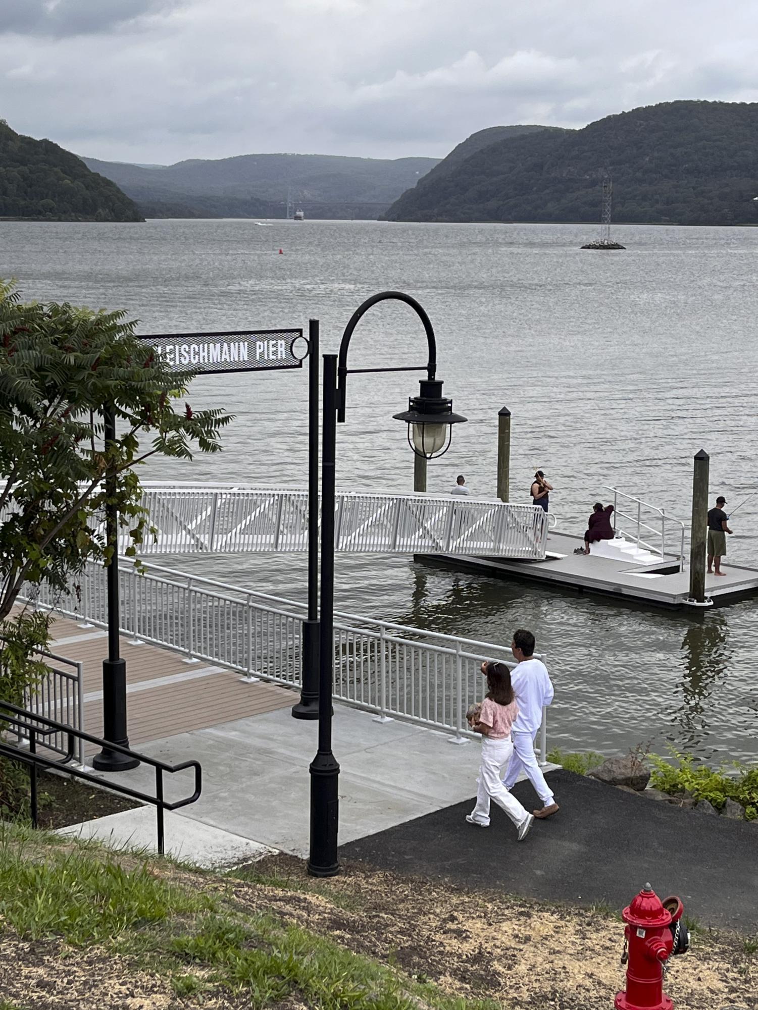 Young and old enjoying Fleischmann's Pier