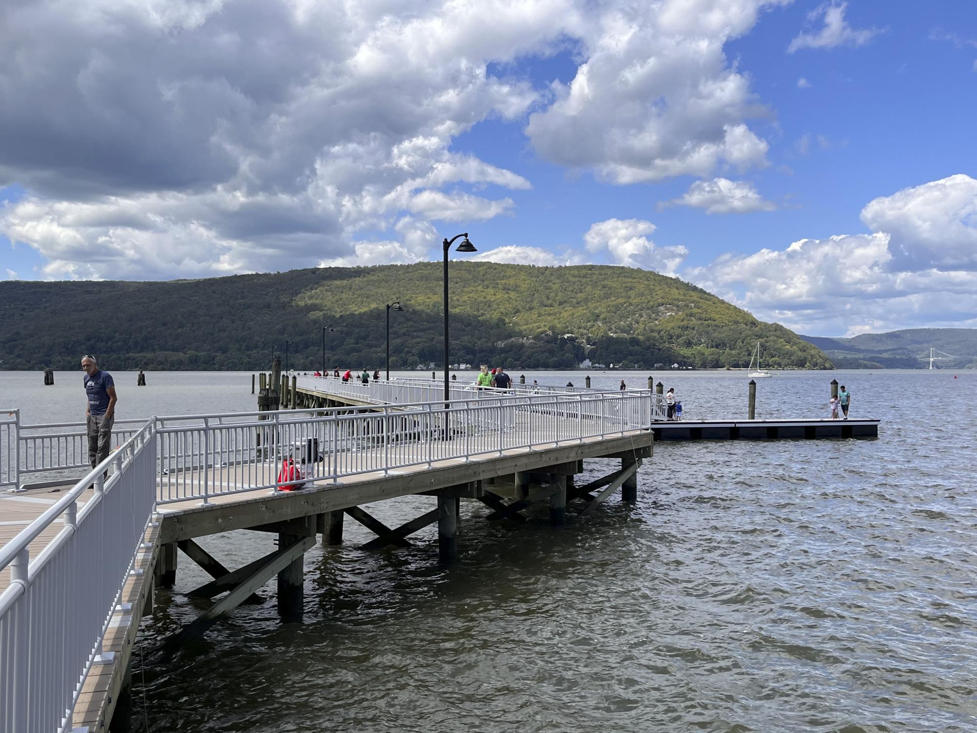 Young and old enjoying Fleischmann's Pier