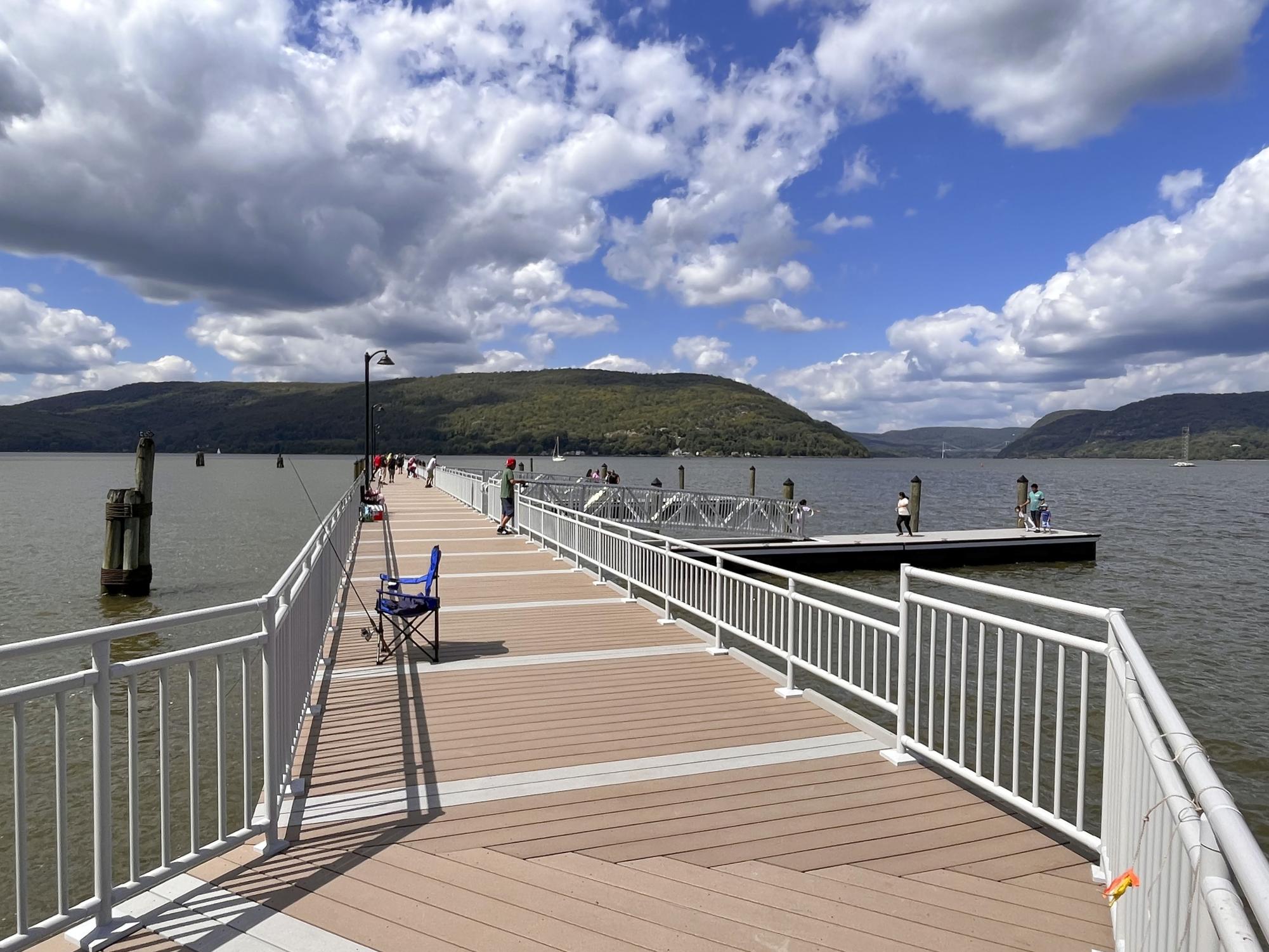 Young and old enjoying Fleischmann's Pier