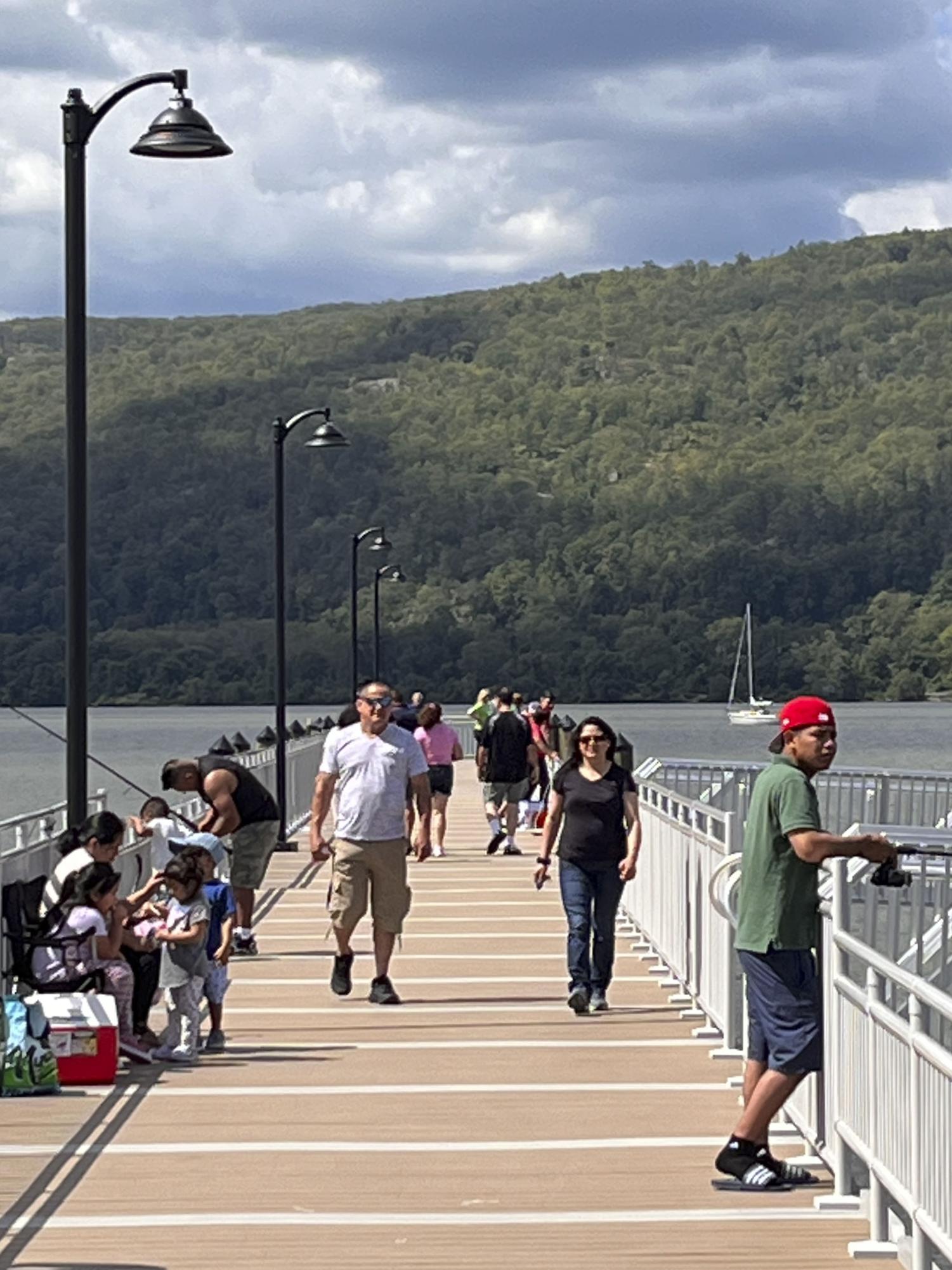 Young and old enjoying Fleischmann's Pier