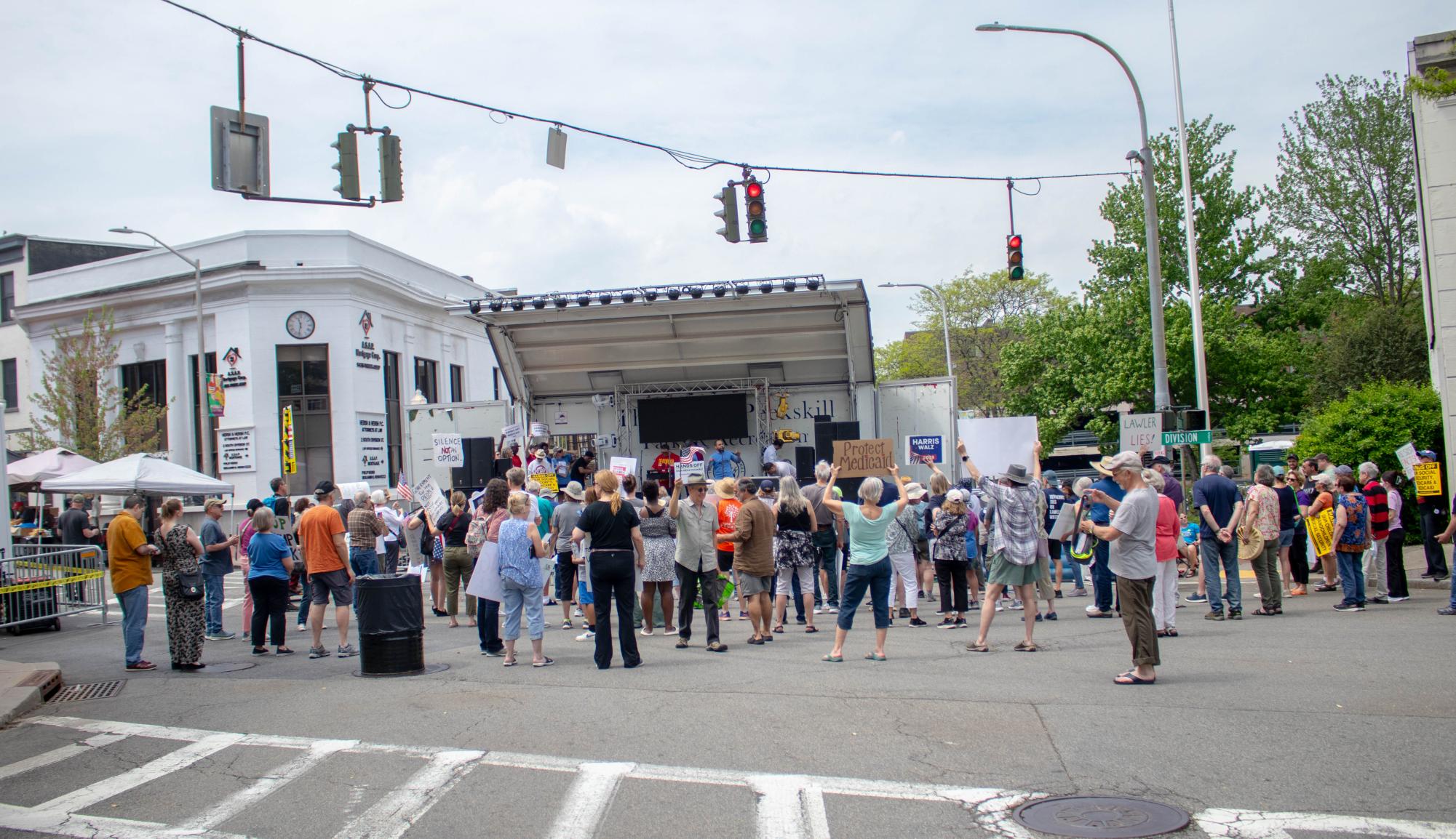 Picture This on a Single Saturday: Cinco de Mayo, Cherry Blossoms, May Day Rally
