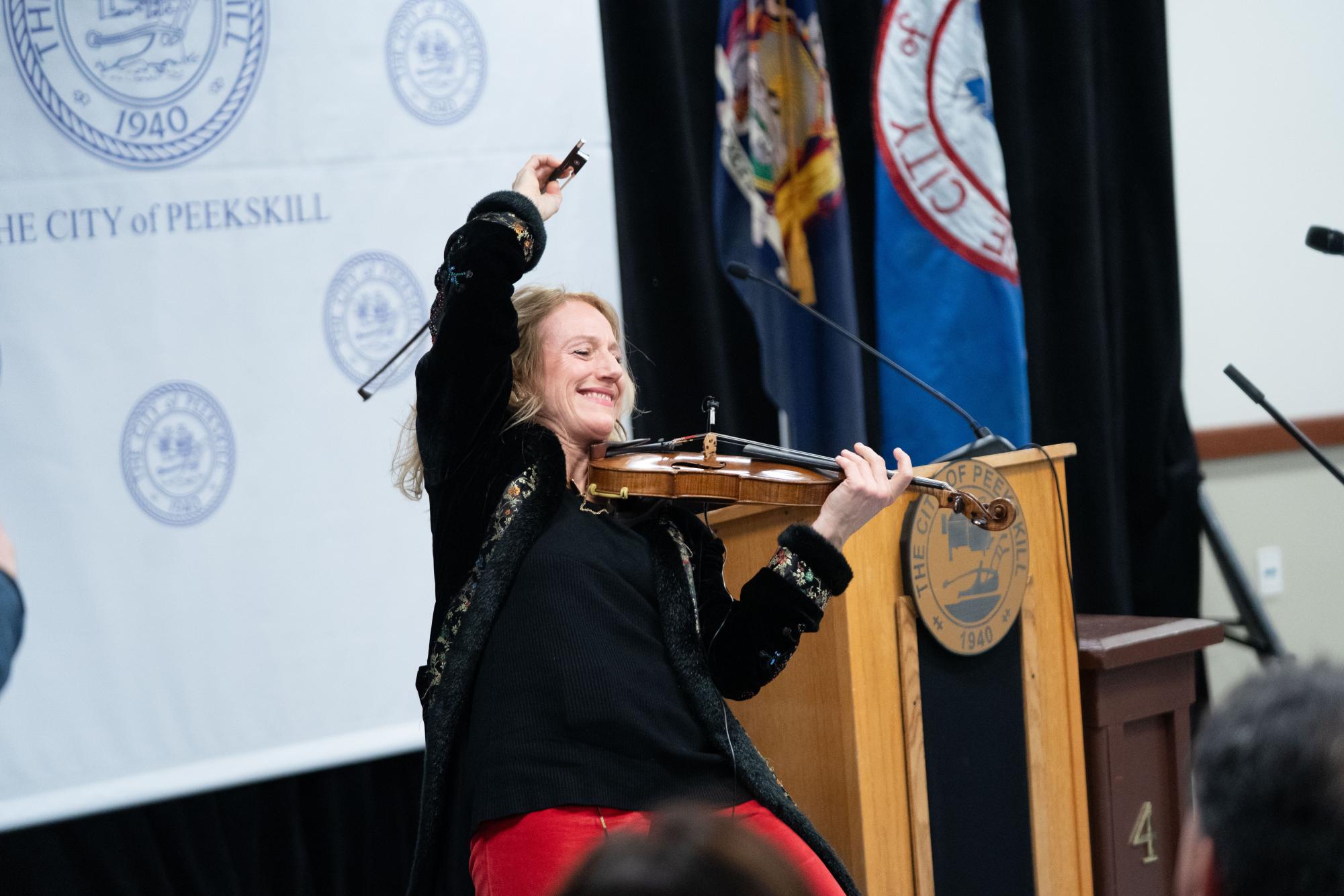 Governor praises mayor, who cites her administration's accomplishments and calls for citizens 'to get involved'