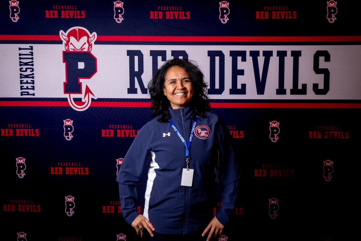 María (Elvira) Granda de la Escuela Secundaria de Peekskill. (Distrito Escolar de la Ciudad de Peekskill)