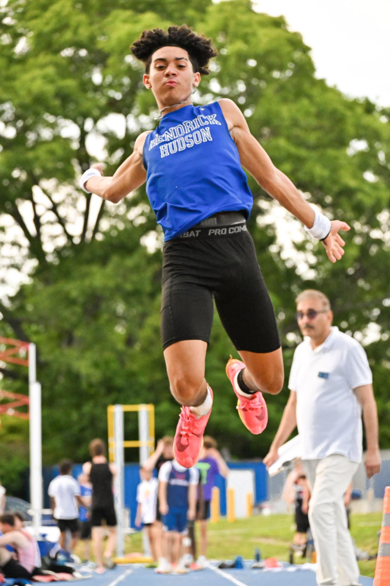 Sophia Savatgy and Oona McManus lead Sailors with standout victories, while Peekskill’s Amanda Nelson posts fourth-place finish